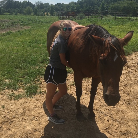 Meet your Posher, Macie - Picture 1 of 1